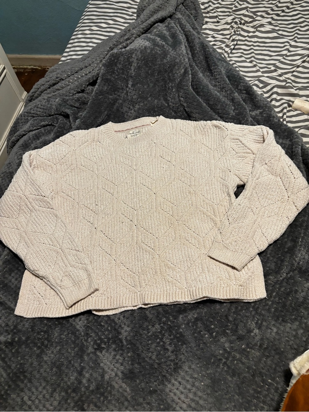 Womens size L Soft Knit Crewneck Sweater in Light Beige